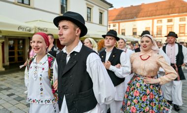Revija_narodnih_nosnji 8.jpg