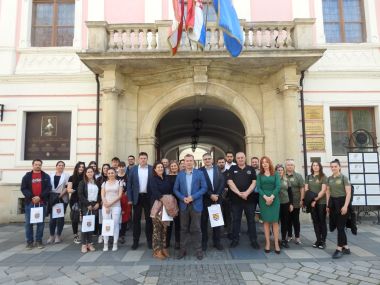 studenti_pecuh_posjet_vz_zupanija_svibanj_2022 1.JPG
