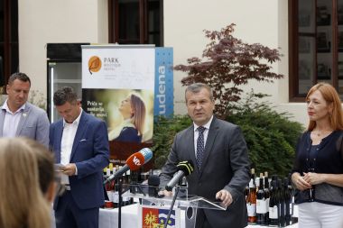 Decanter 2022 3.jpg
