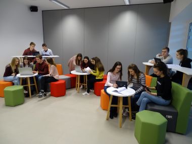 srednja_skola_ivanec.JPG