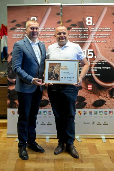 2_opg_josip_zmegac_Izlozba_bucinog_ulja 69.jpg