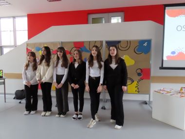 zupanijska_izlozba_vizualnih_umjetnosti_dizajna_lik_2023  9.JPG