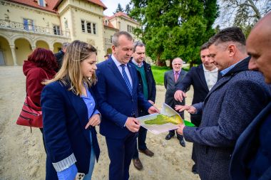 dvoracopekapotpisivanjeugovoraoizvodenjuradova 64 of 72.jpg