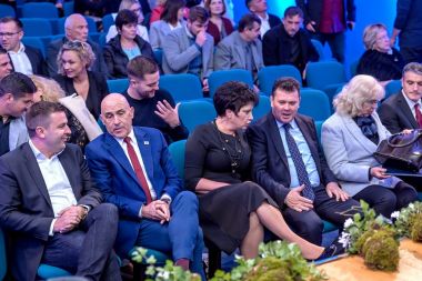 GVT Sveana sjednica i vijenci 4.jpg