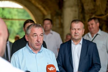 dvorac_opeka_obilazak_zupanijski_vijecnici_2023 8.jpg