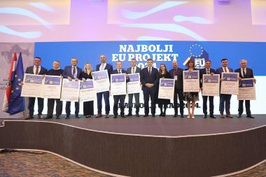 Priznanje za najbolje EU projekt 1.jpg
