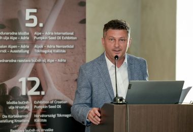 Izlozba_bucinih_ulja 14 .jpg