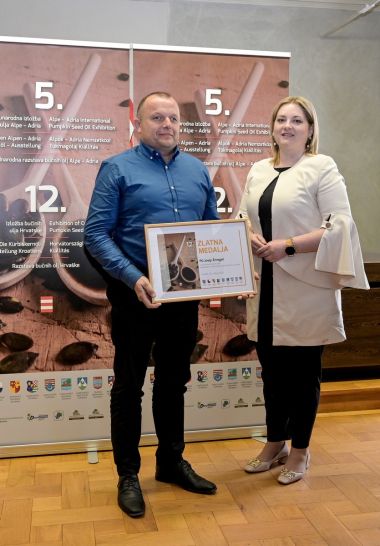 Izlozba_bucinih_ulja 46 .jpg