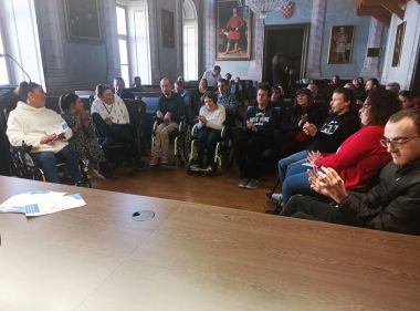 okrugli_stol_osobe_s_invaliditetom_ovisnosti_2023 1.jpg