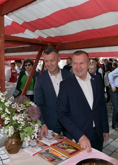 Izlozba_bucinog_ulja 1.jpg