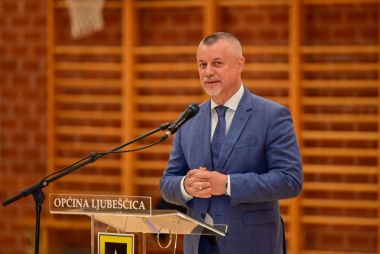 ljubescicasvecanasjednica-20-2876-20of-20113-29_688d1a022c55d_860xr.jpg