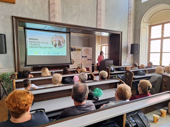 Održan Okrugli stol &bdquo;Za&scaron;to udomiteljstvo?&ldquo; &ndash; Udomiteljstvo je poziv koji traje 24 sata svih 365 dana u godini