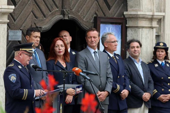 Odavanjem počasti poginulim, preminulim i nestalim policajcima te otvorenjem izložbe u palači Herzer obilježen Dan policije i blagdan Sv. Mihaela
