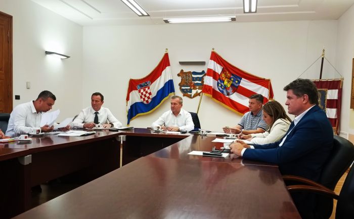 Sastanak župana Stričaka, gradonačelnika Bosilja i načelnika četiriju općina o zbrinjavanju baliranog otpada u Brezju&nbsp;
