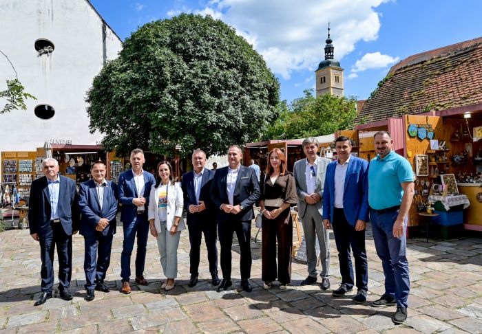 Potpredsjednik Vlade i ministar poljoprivrede, šumarstva i ribarstva David Vlajčić posjetio Špancirfest