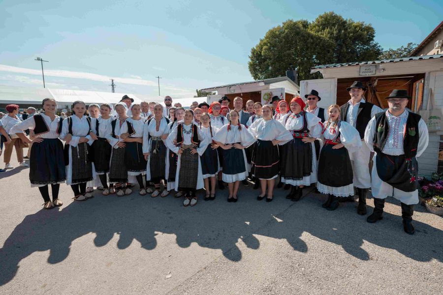 Prigodnim programom, sajmom OPG-ova i rezanjem sarme otvorena 28. Zeljarijada u Vidovcu