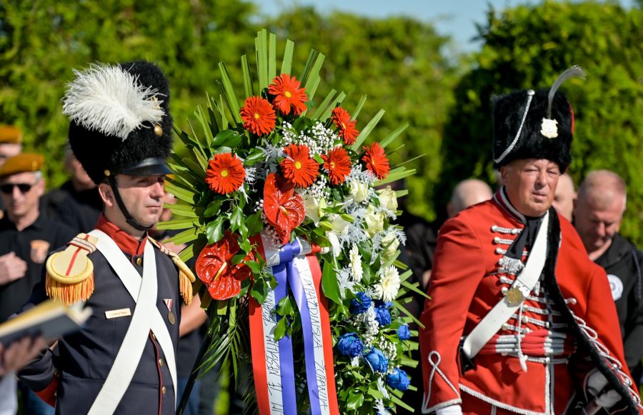 Uoči Dana državnosti Republike Hrvatske na Gradskom groblju u Varaždinu odana počast poginulim, preminulim te nestalim hrvatskim braniteljima kao i civilnim žrtvama Domovinskog rata