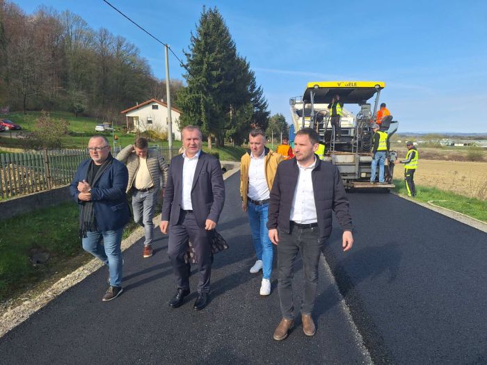 Župan Anđelko Stričak sa suradnicima  obi&scaron;ao radove na obnovi kolnika Beretinec &ndash; Čre&scaron;njevo u Općini Beretinec