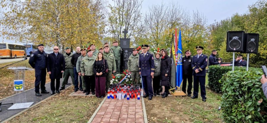 Polaganjem vijenaca te Svetom misom  obilježena 34. obljetnica pogibije ratnih pripadnika Specijalne jedinice policije PU varaždinske "Roda" u Jarmini