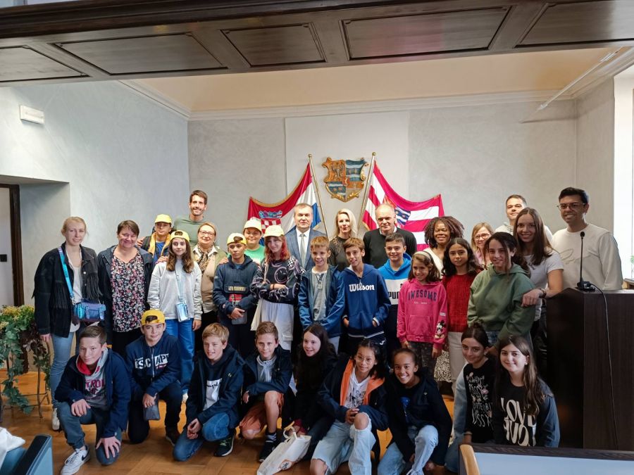 Osnovna &scaron;kola Sračinec domaćin sudionicima  ERASMUS + projekta European Wonders of Geography, u Županijskoj palači primio ih župan Anđelko Stričak