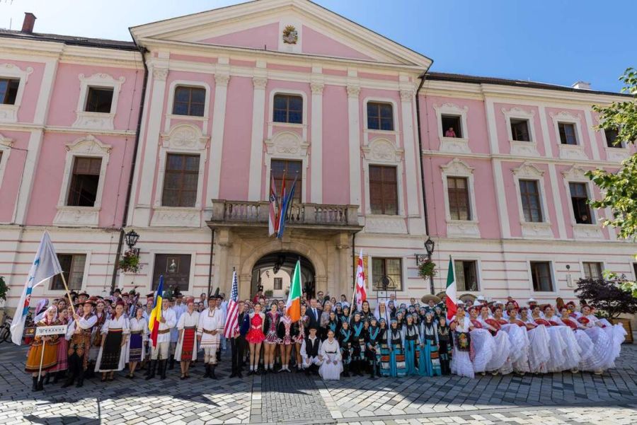 Župan Varaždinske županije Anđelko Stričak priredio prijem za sudionike međunarodnog folklornog festivala COFA