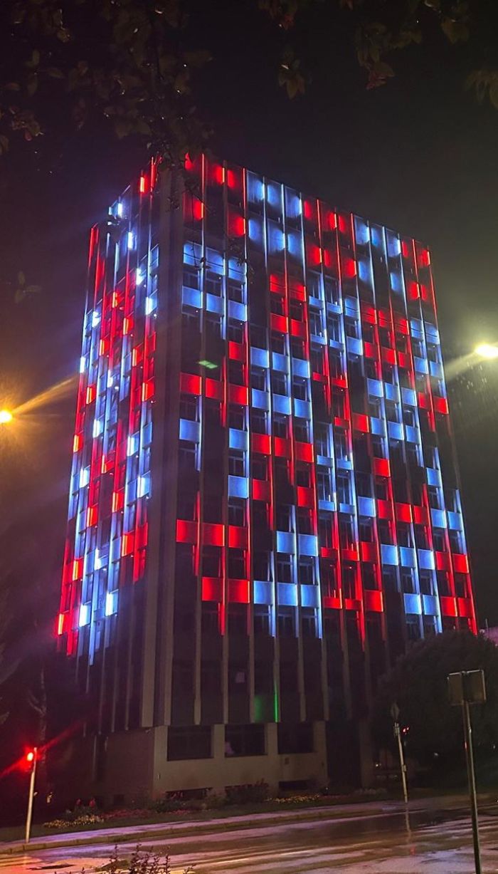 Vodotoranj u Varaždinu u čast Dana pobjede i dana domovinske zahvalnosti u crveno -bijeloj boji