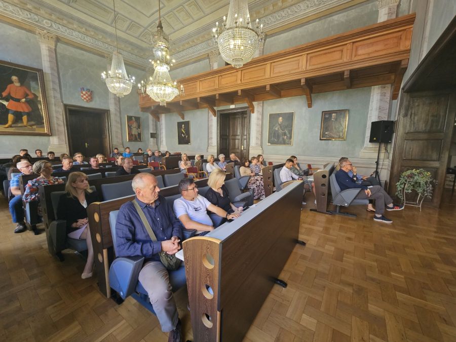 Dvanaest županijskih &scaron;kola obuhvaćeno  projektom solarne energije, očekuje se smanjenje tro&scaron;kova energenata