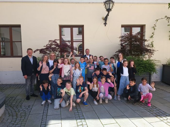 Učenici Katoličke Osnovne &scaron;kole Sv. Ur&scaron;ule posjetili Županijsku palaču, susreli se  sa županom te razgledali Centar za posjetitelje