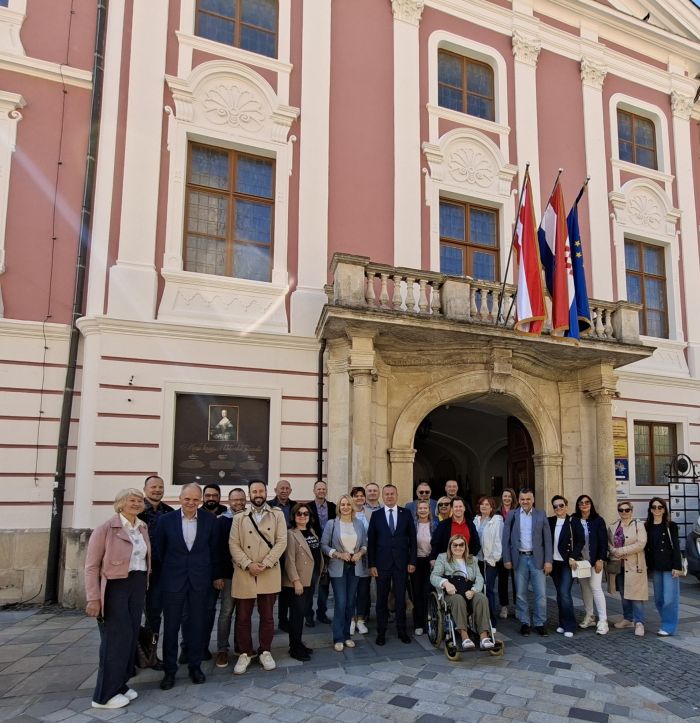 Članovi Aktiva ravnatelja osnovnih &scaron;kola Zagrebačke županije posjetili Županijsku palaču, upoznali se s radom Centara izvrsnosti i obi&scaron;li Centar za posjetitelje