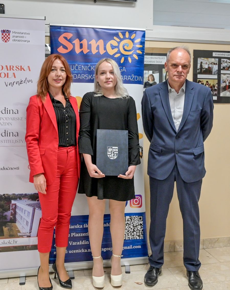 Tena Risek prva studentica kojoj je uručena nagrada na temelju Odluke o nagrađivanju učenika i studenata za posebna postignuća na međunarodnim natjecanjima