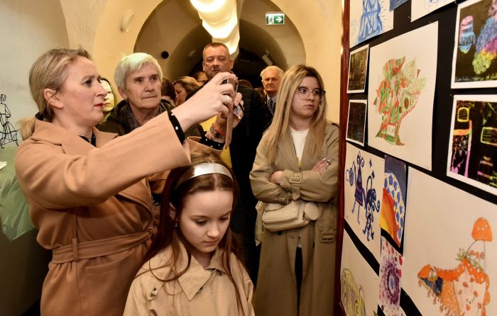 Izložbom radova polaznika Centra izvrsnosti za likovnu umjetnost Varaždinske županije započelo obilježavanje Međunarodnog dana darovitih učenika