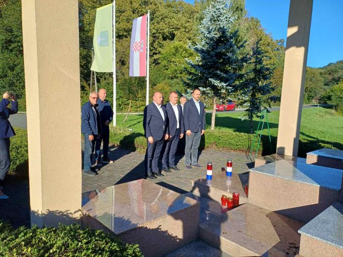 Ministar Medved u pratnji župana Stričaka i gradonačelnika Novog Marofa Jenkača posjetio lokacije u blizini Novog Marofa na kojima su pronađeni posmrtni ostaci žrtava iz Drugog svjetskog rata i poslijeratnog razdoblja