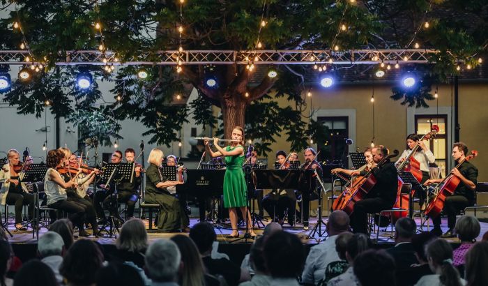 Vrhunski koncert u atriju Glazbene &scaron;kole u Varaždinu - učenici Glazbene &scaron;kole odu&scaron;evili građane na tradicionalnom koncertu uz Varaždinski komorni orkestar