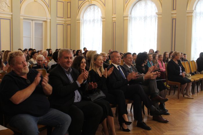 Povodom 150 godina od otvorenja - u Varaždinskom HNK održana promocija po&scaron;tanske marke s motivom HNK u Varaždinu