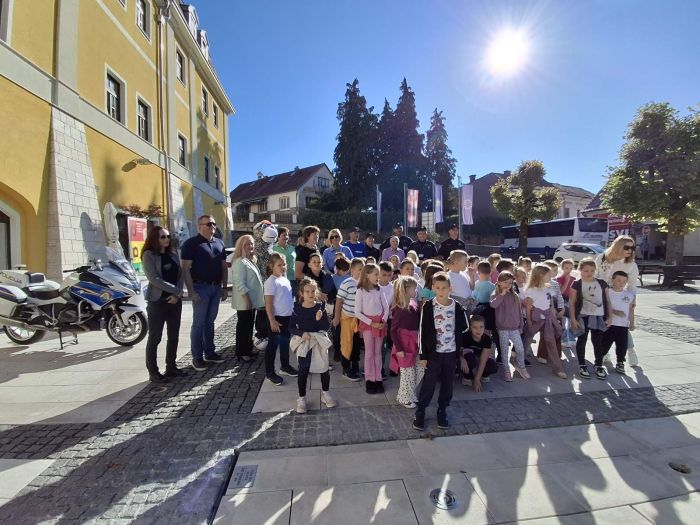 Održana tradicionalna akcija &bdquo;Sigurno u &scaron;kolu s HAK-om&ldquo; &ndash; edukacija prva&scaron;ića o sigurnom pona&scaron;anju u prometu