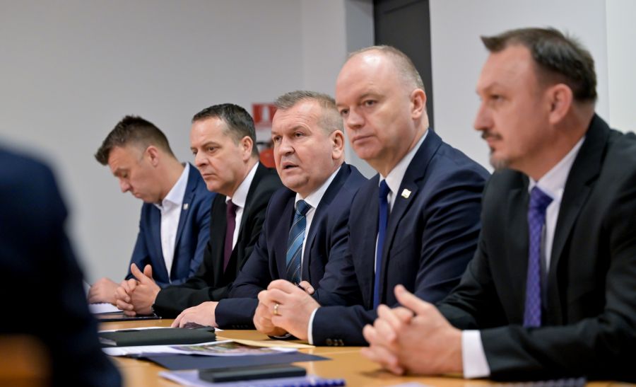 Sastanak župana s gradonačelnicima i načelnicima te ministrom demografije u Novome Marofu