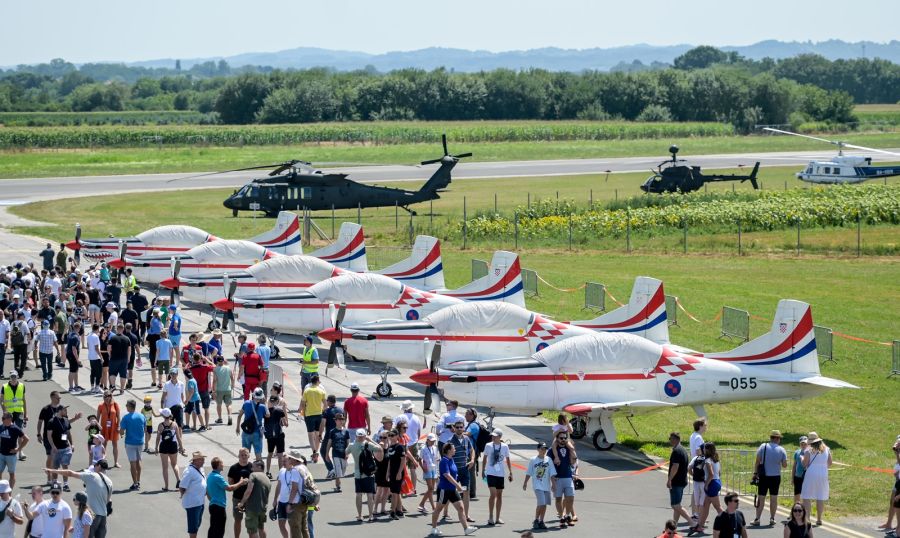 Preletima Rafalea, krila Oluje i nastupom Red Bull flote otvorena najveća zrakoplovna priredba u ovom dijelu Europe