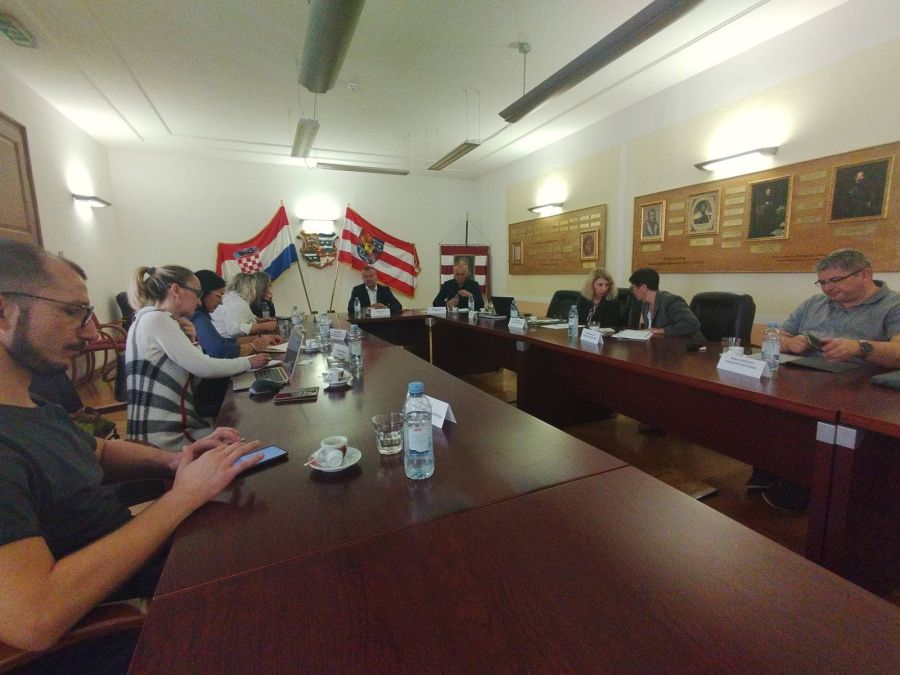 Predstavnici Svjetske banke i Ministarstva znanosti i obrazovanja na sastanku u Županijskoj palači u sklopu projekta "Hrvatska: ususret održivom, pravednom i učinkovitom obrazovanju"