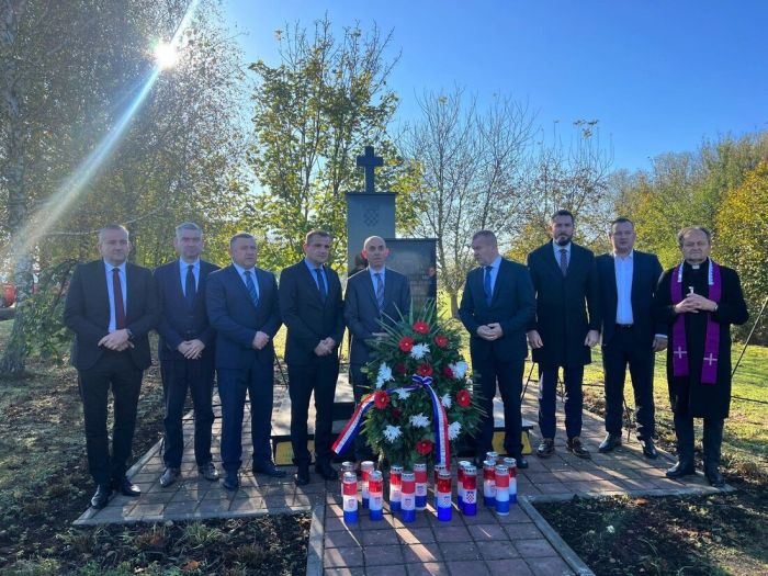 Župani kod spomen obilježja u Jarmini odali počast poginulim policijskim službenicima SJP PU varaždinske &bdquo;RODA&ldquo;