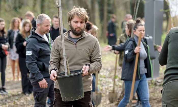Zajednička akcija na Dan &scaron;uma: u Dravskoj park-&scaron;umi u Varaždinu zasađeno stotinjak stabala