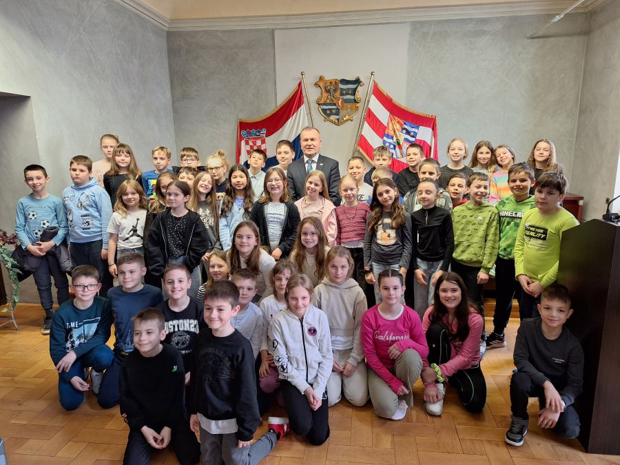 Učenici varaždinske Prve osnovne &scaron;kole posjetili Županijsku palaču