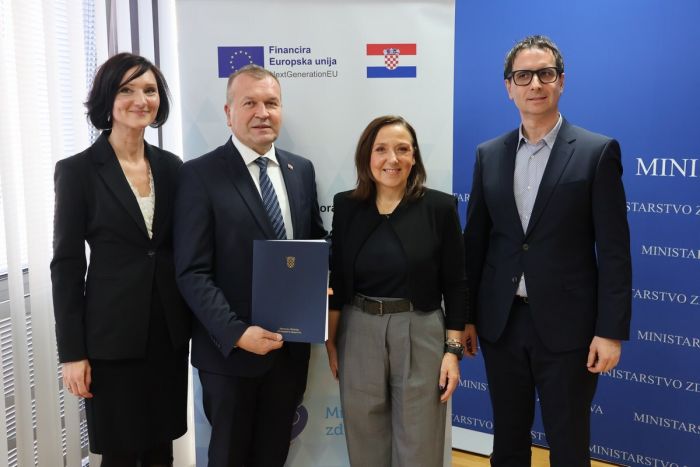 Potpisan Sporazum o davanju dvaju vozila mobilnih ambulanti na uporabu