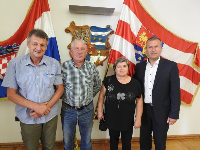 Predstavnici Dru&scaron;tva za obilježavanje grobi&scaron;ta ratnih i poratnih žrtava na radnom sastanku kod župana