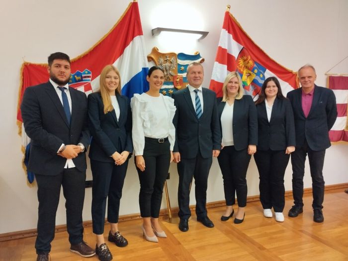 Učenici Prve privatne gimnazije s pravom javnosti Varaždin, sudionici MUNOG konferencije na prijemu kod župana Anđelka Stričaka
