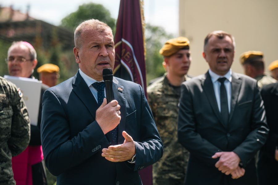 U krugu vojarne &bdquo;7. gardijske brigade Puma" u Varaždinu, upriličeno svečano otkrivanje spomen-obilježja &bdquo;POBJEDA&ldquo; te dodjela beretki novim pripadnicima 2. oklopno mehanizirane bojne &bdquo;Pume&ldquo;