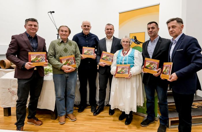 Predstavljena knjiga &bdquo;Visočka gastronomska ba&scaron;tina&ldquo; koja donosi recepte za fina stara jela, ali i pregled povijesti i običaja &nbsp;