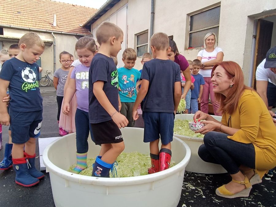 Vesela radionica u Vidovcu: najmlađi s odu&scaron;evljenjem gazili Varaždinsko zelje&nbsp; &nbsp;&nbsp;&nbsp;&nbsp;&nbsp;