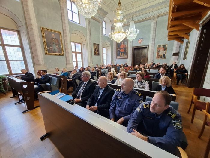 Održan kolegij ravnatelja osnovnih i srednjih &scaron;kola na temu unapređenja sigurnosti u &scaron;kolama; Stričak: Kao dru&scaron;tvo imamo obvezu pružiti djeci sigurnost i za&scaron;titu