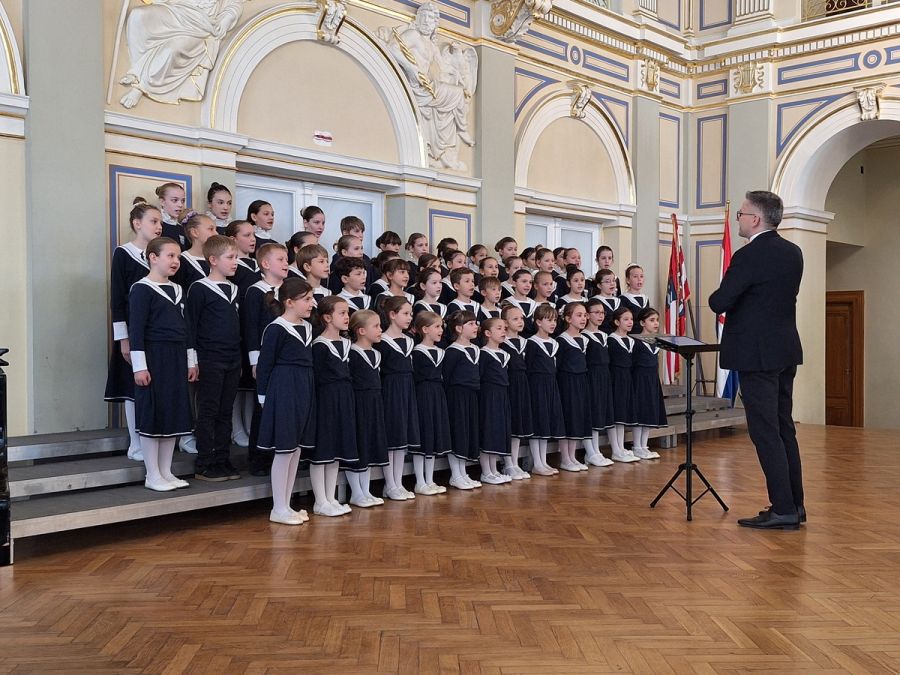 &bdquo;Ur&scaron;uline zvjezdice&ldquo; najbolje, a Smotra po prvi put okupila i vrtićke zborove