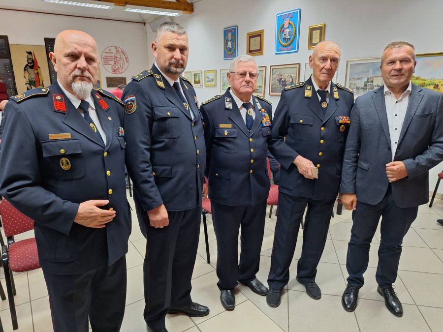 Na predstavljanju monografije o povijesti Prvog hrvatskog dobrovoljnog vatrogasnog zbora u Varaždinu održani okrugli stol o &bdquo;Vatrogastvu u Republici Hrvatskoj&ldquo;